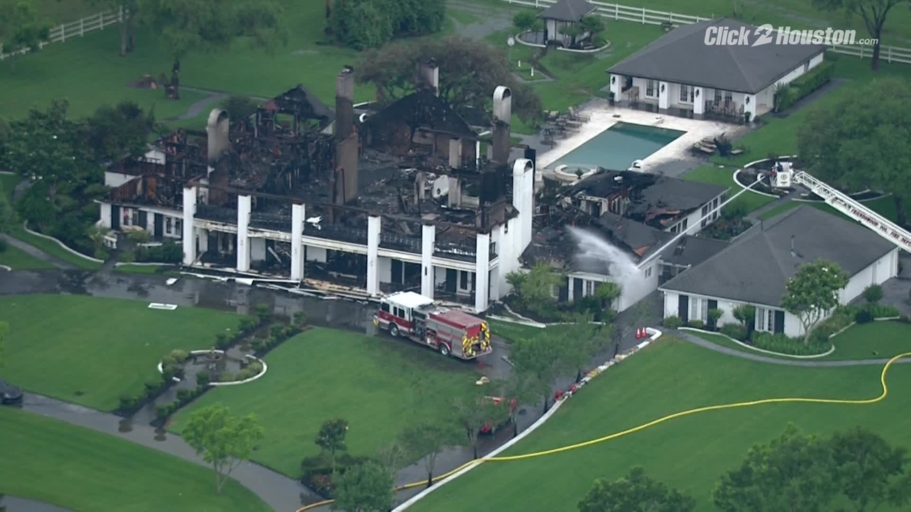 Fire destroys mansion at White House Ranch in Friendswood
